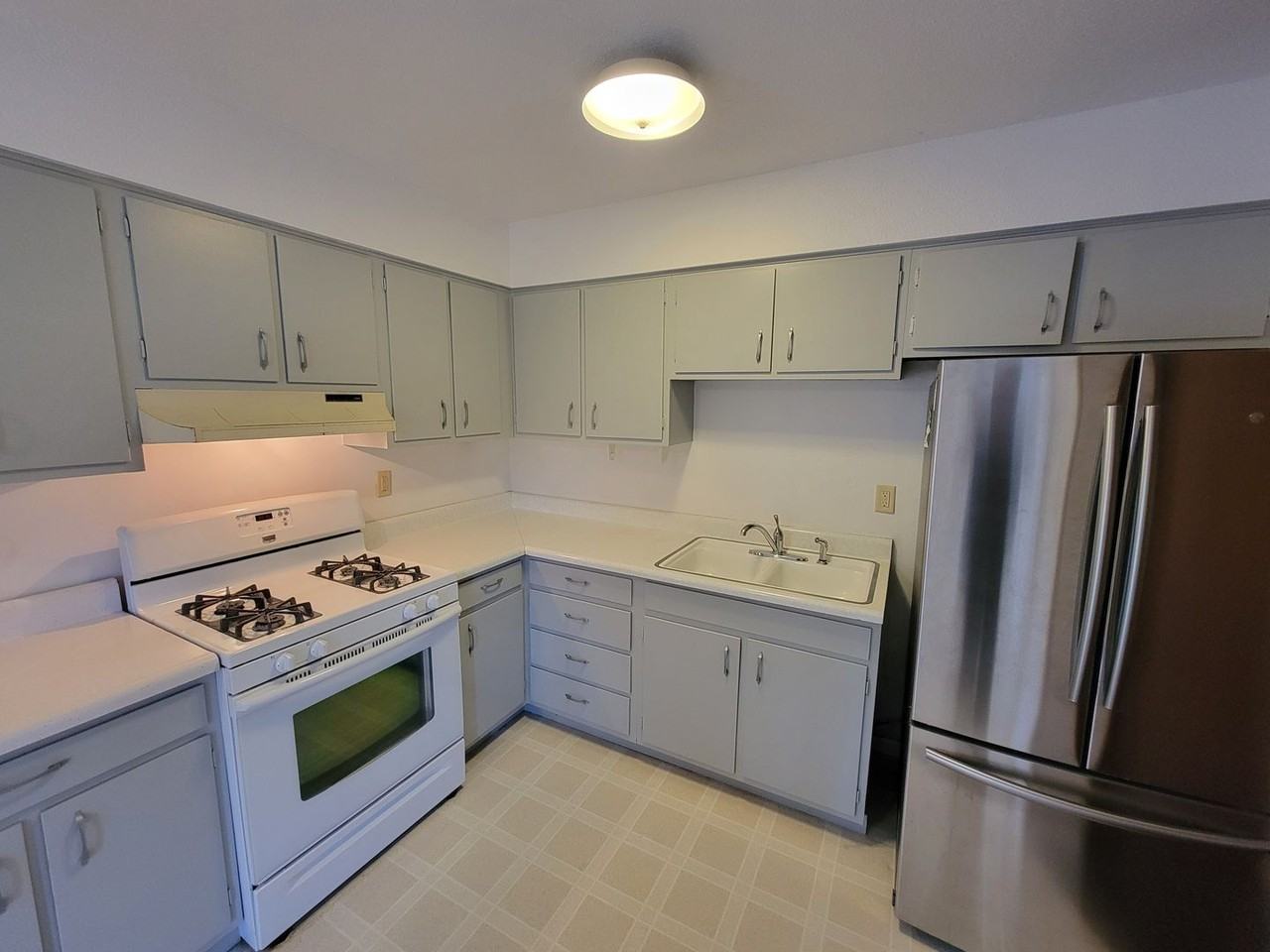 1223 Lilac Ln - Photo 3 of 22