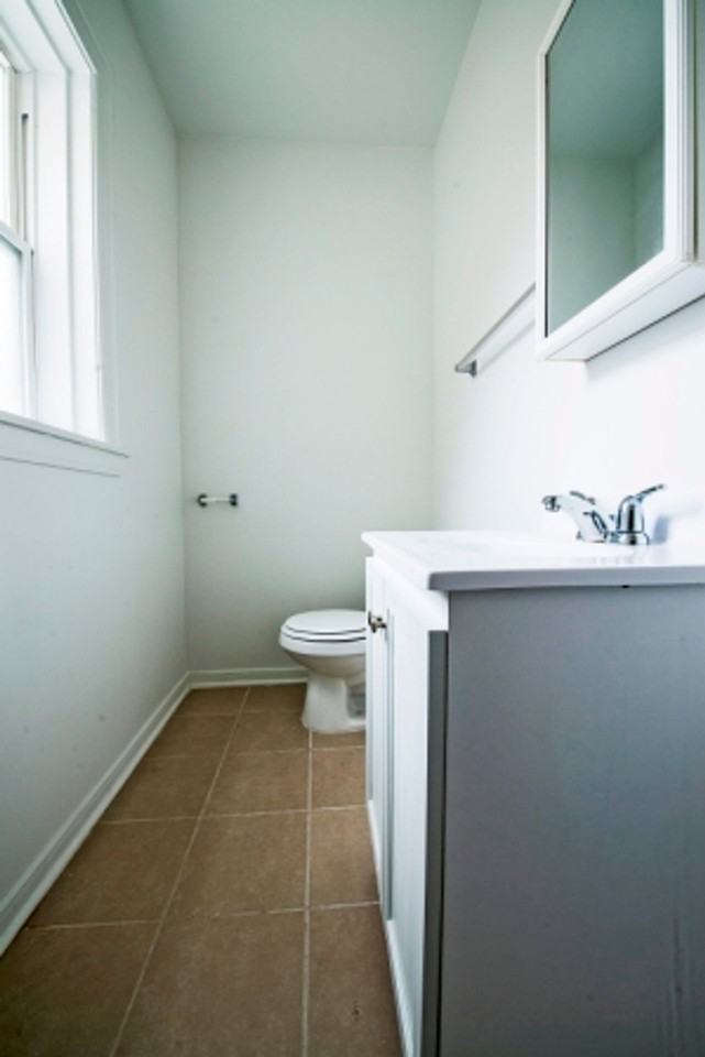 7829 S Phillips - Photo 3 of 15