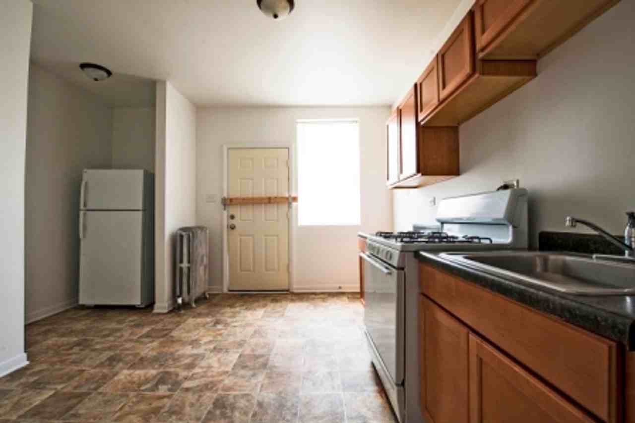 7829 S Phillips - Photo 5 of 14