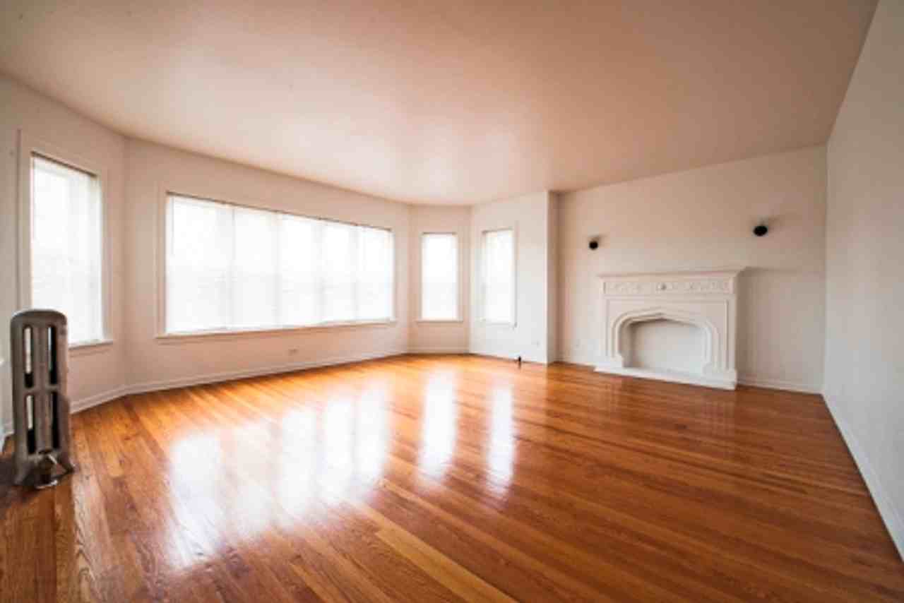 7829 S Phillips - Photo 2 of 14
