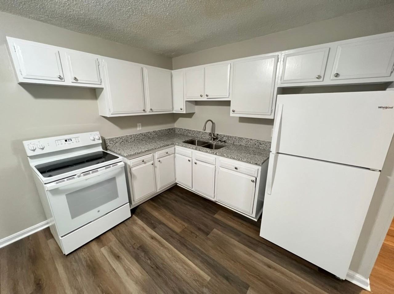 104 Beverly Dr - Photo 3 of 12