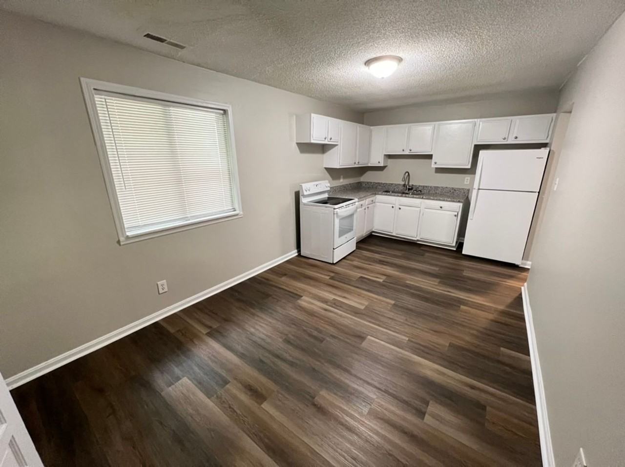 104 Beverly Dr - Photo 4 of 12