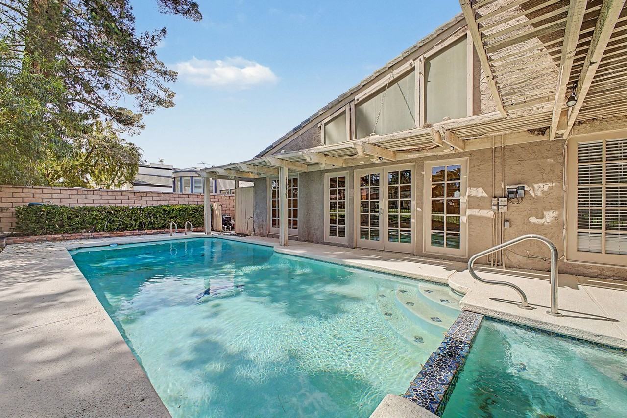 3172 Bel Air Dr