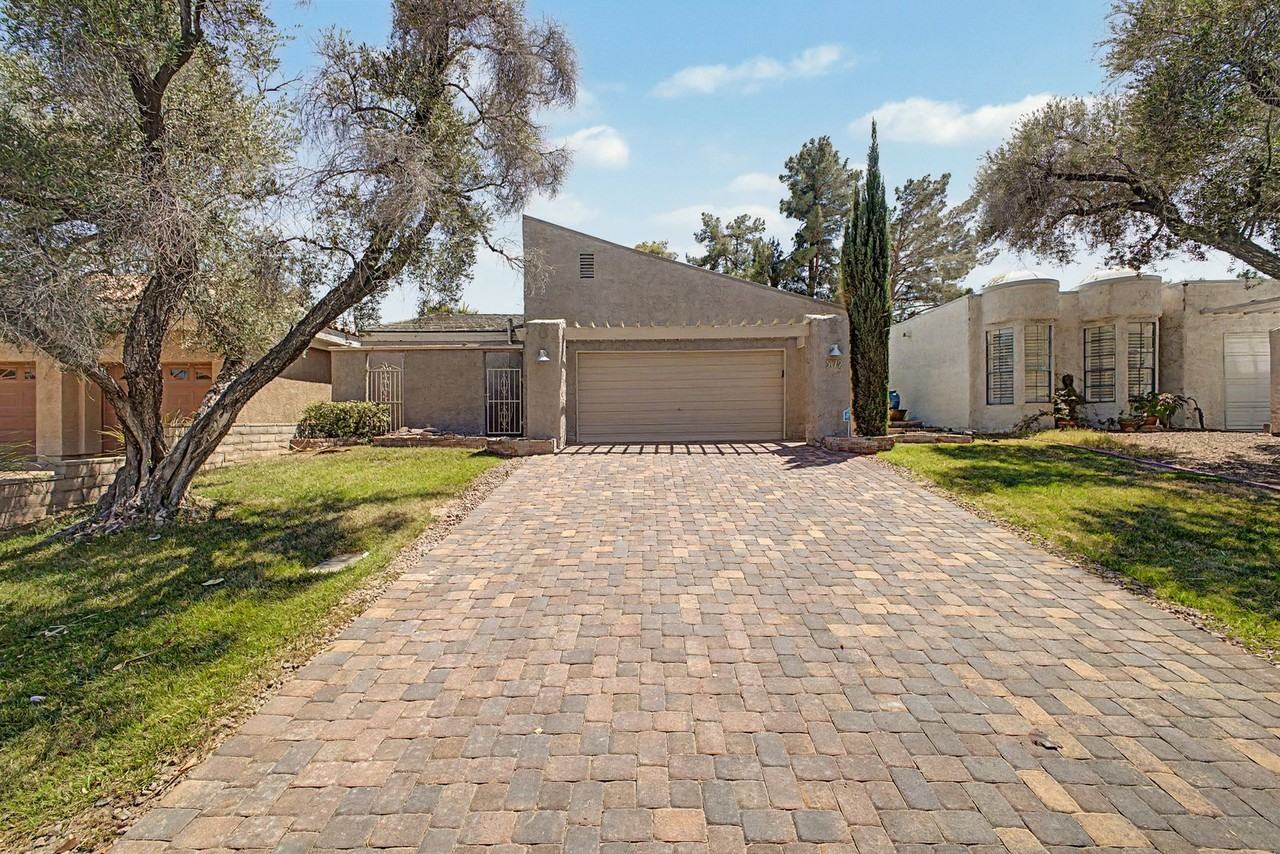 3172 Bel Air Dr - Photo 2 of 37