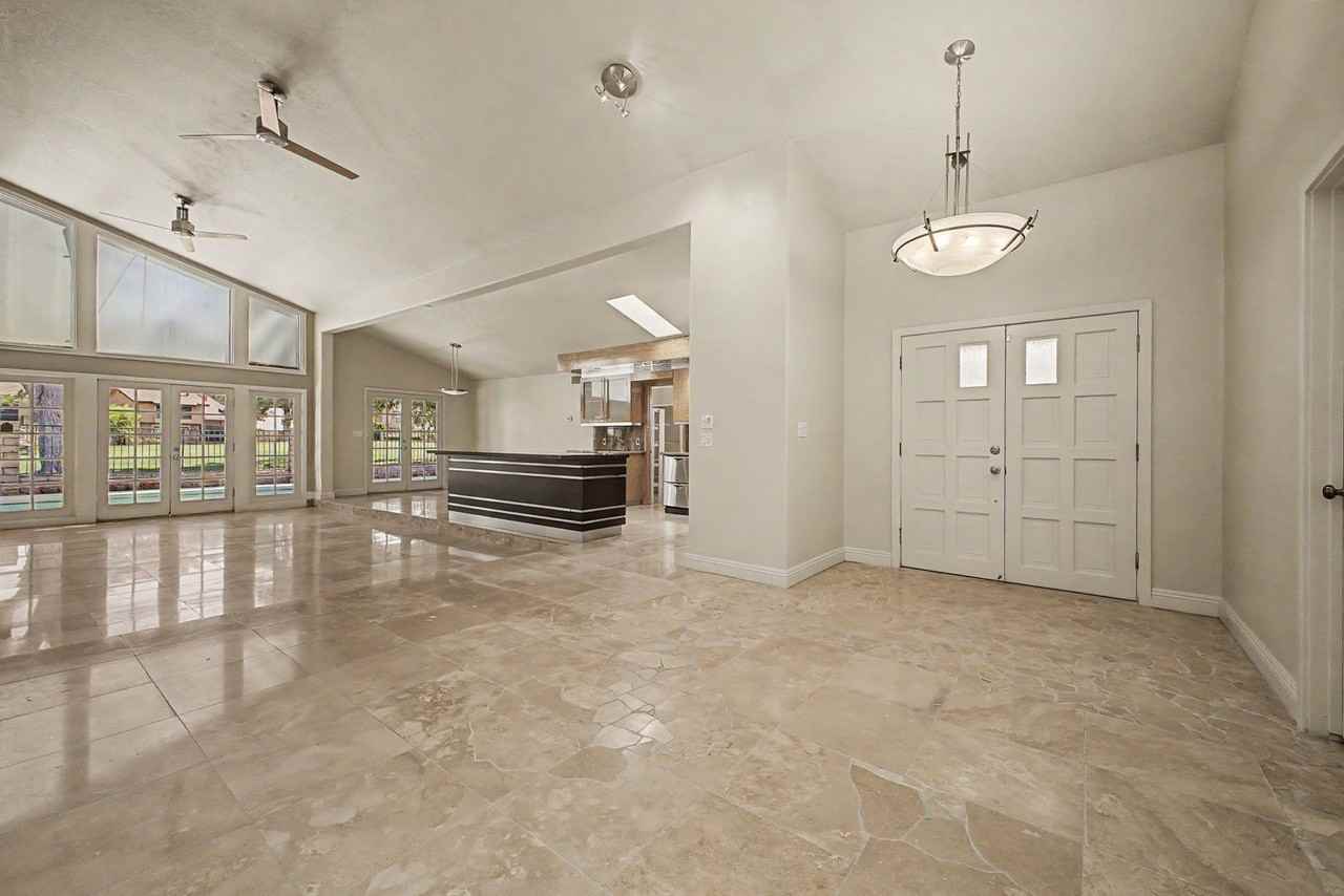 3172 Bel Air Dr - Photo 5 of 37