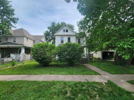 featured image of 621 W 15th St