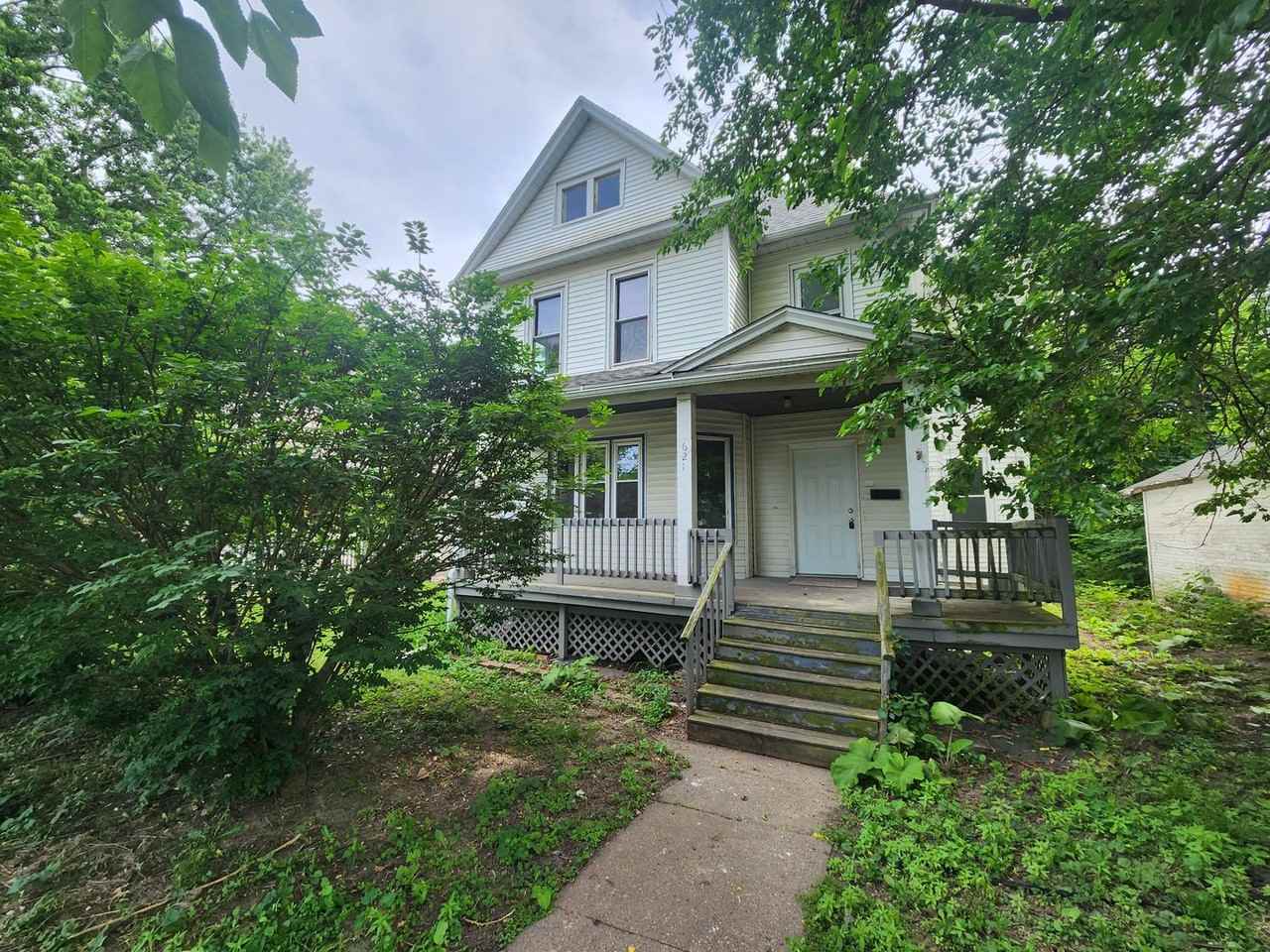 621 W 15th St - Photo 2 of 30