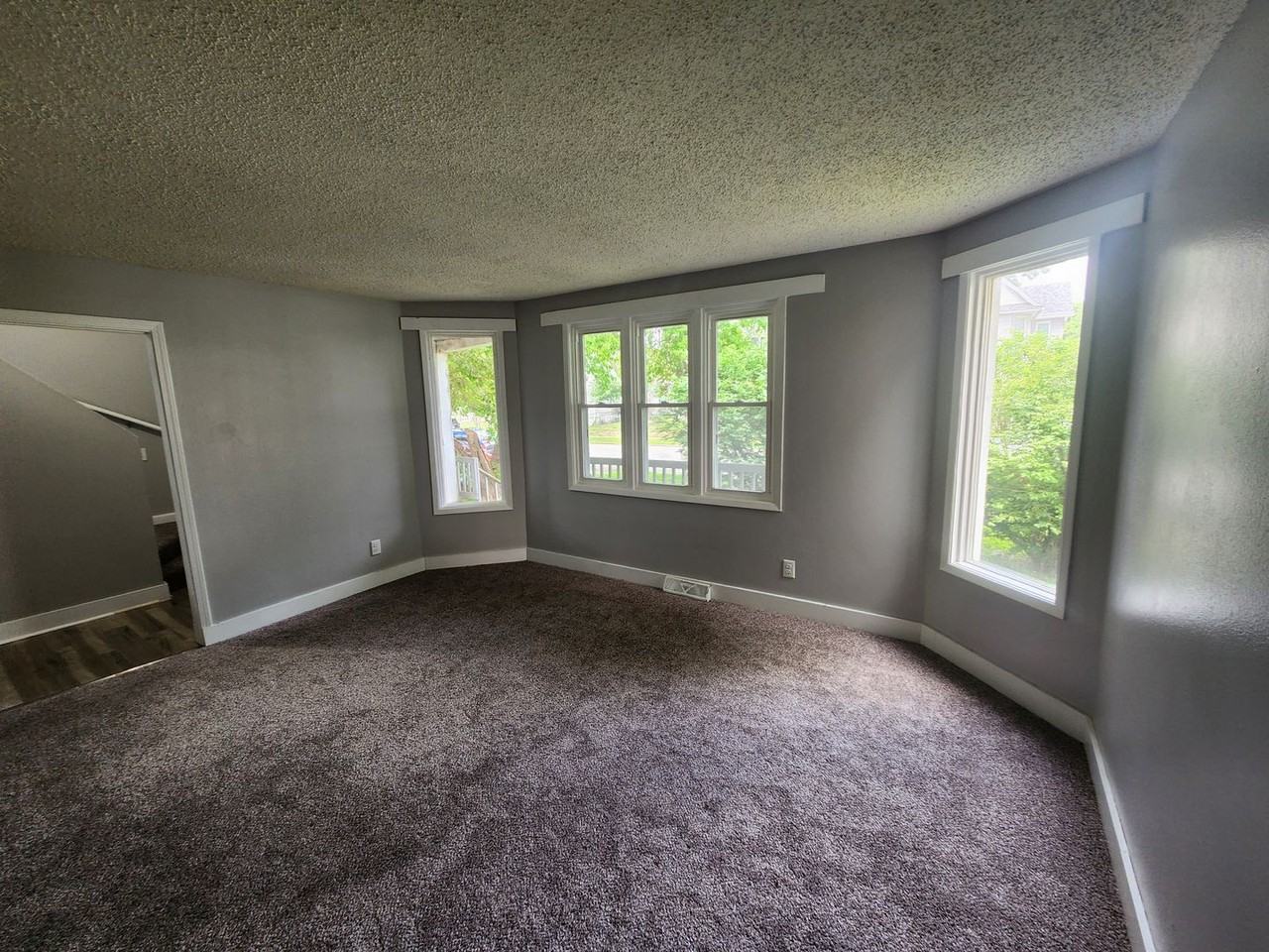 621 W 15th St - Photo 5 of 30