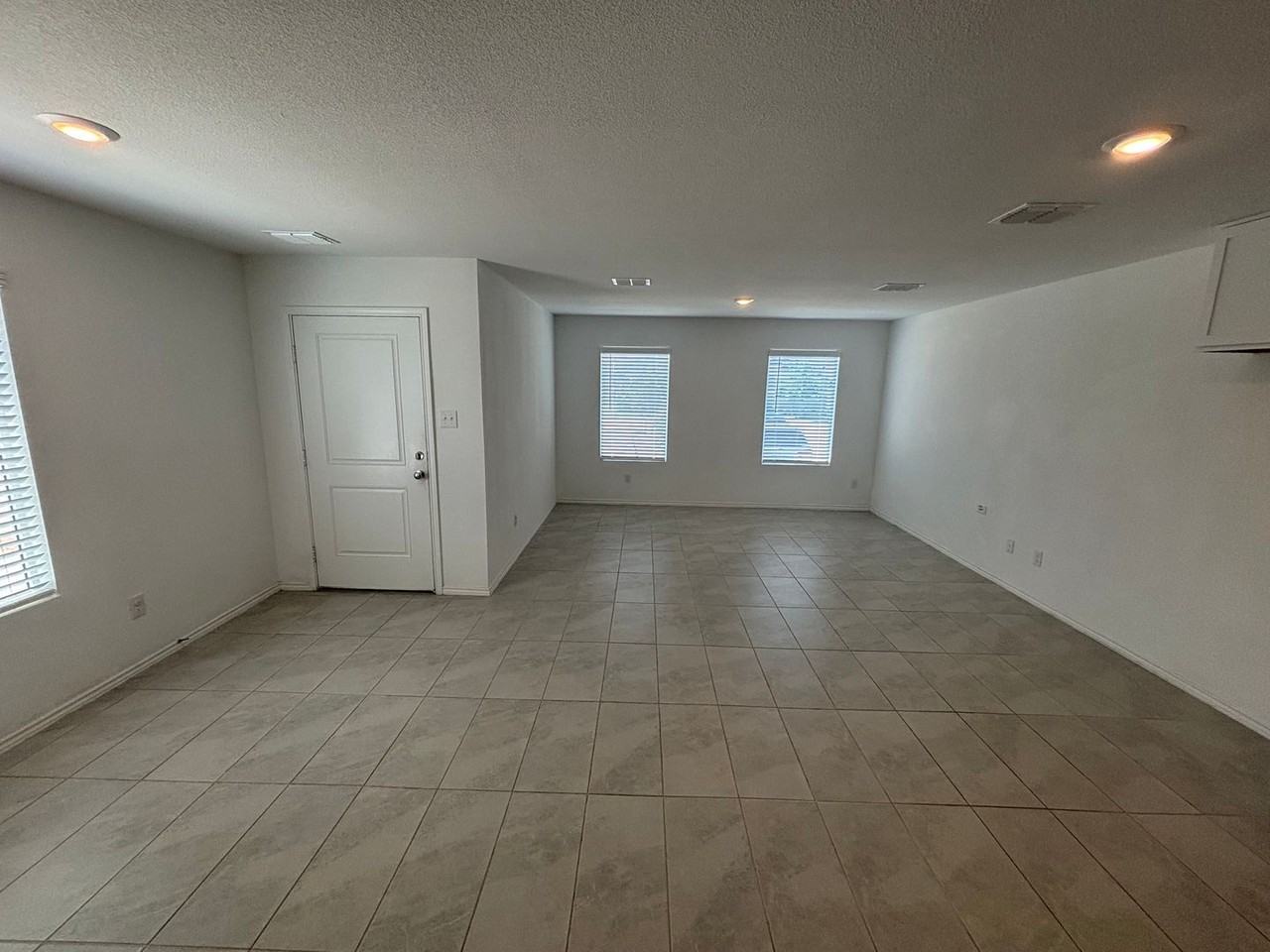 206 Sunflower St - Photo 6 of 24