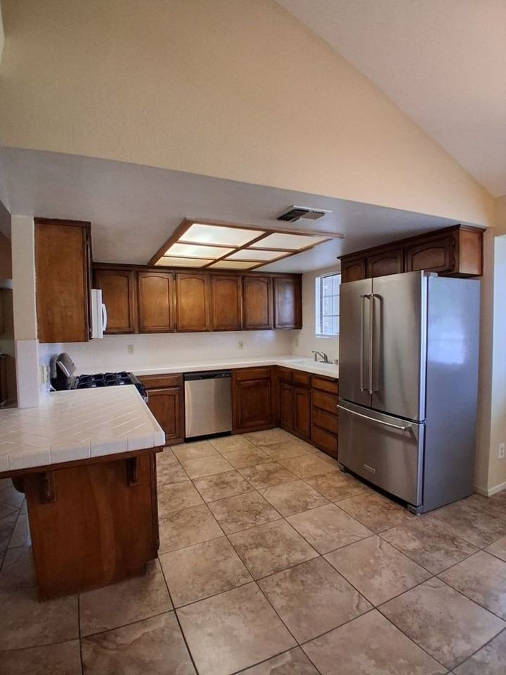 1681 E Shea Dr - Photo 2 of 34