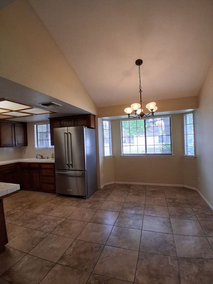 1681 E Shea Dr - Photo 3 of 34