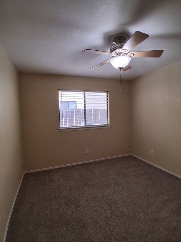 1681 E Shea Dr - Photo 5 of 34