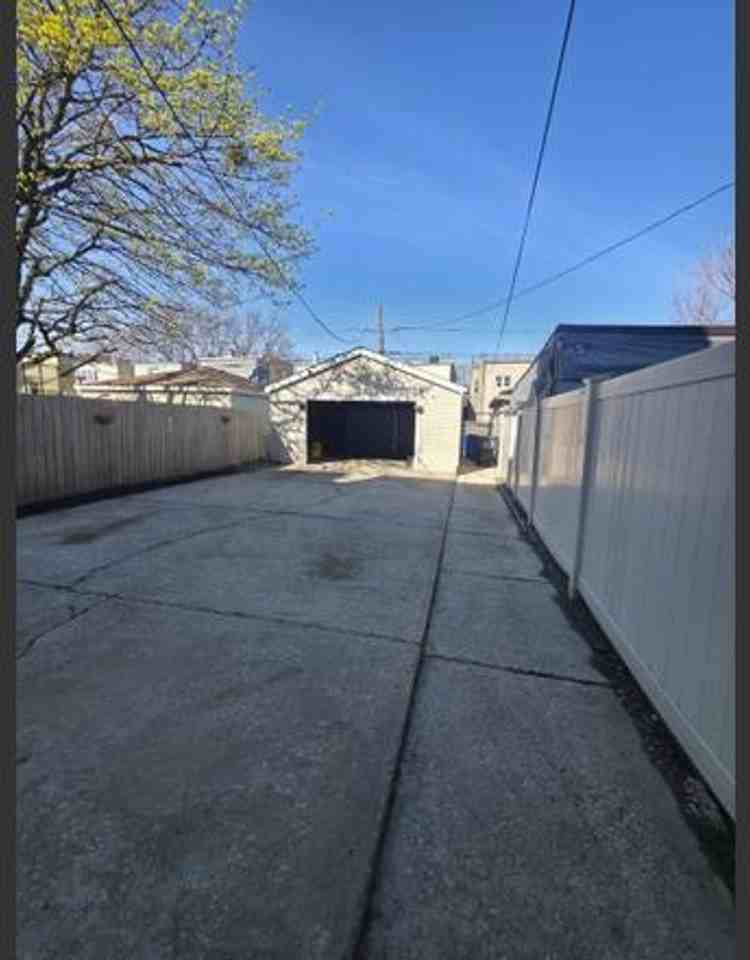 1748 N Keystone Ave - Photo 2 of 48