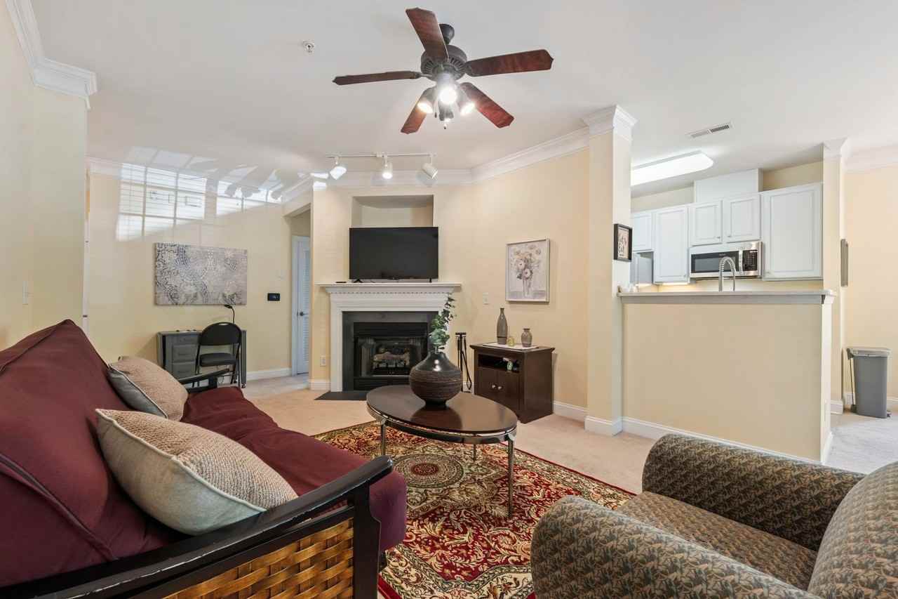 912 Providence Glen Dr - Photo 3 of 22