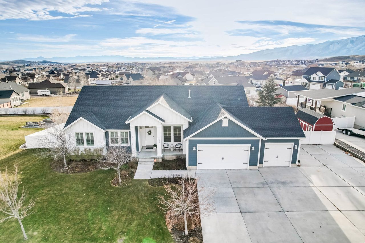 2098 E Elkhorn Rd - Photo 3 of 50