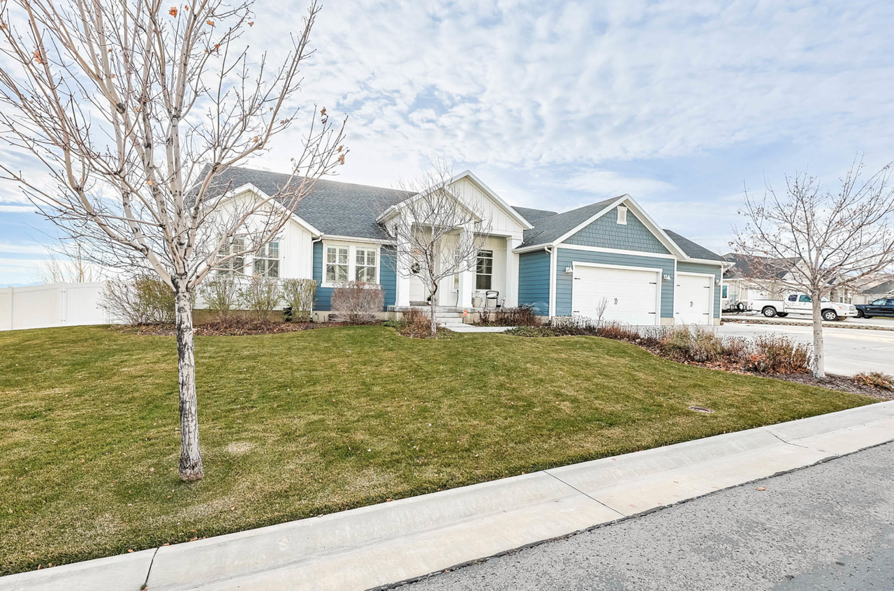 2098 E Elkhorn Rd - Photo 4 of 50