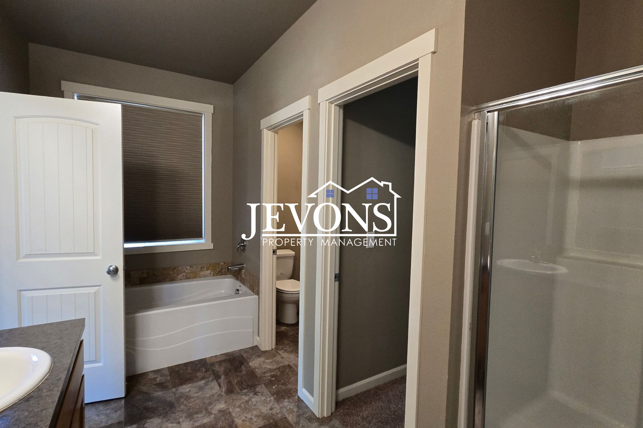 106 Golding St - Photo 7 of 12
