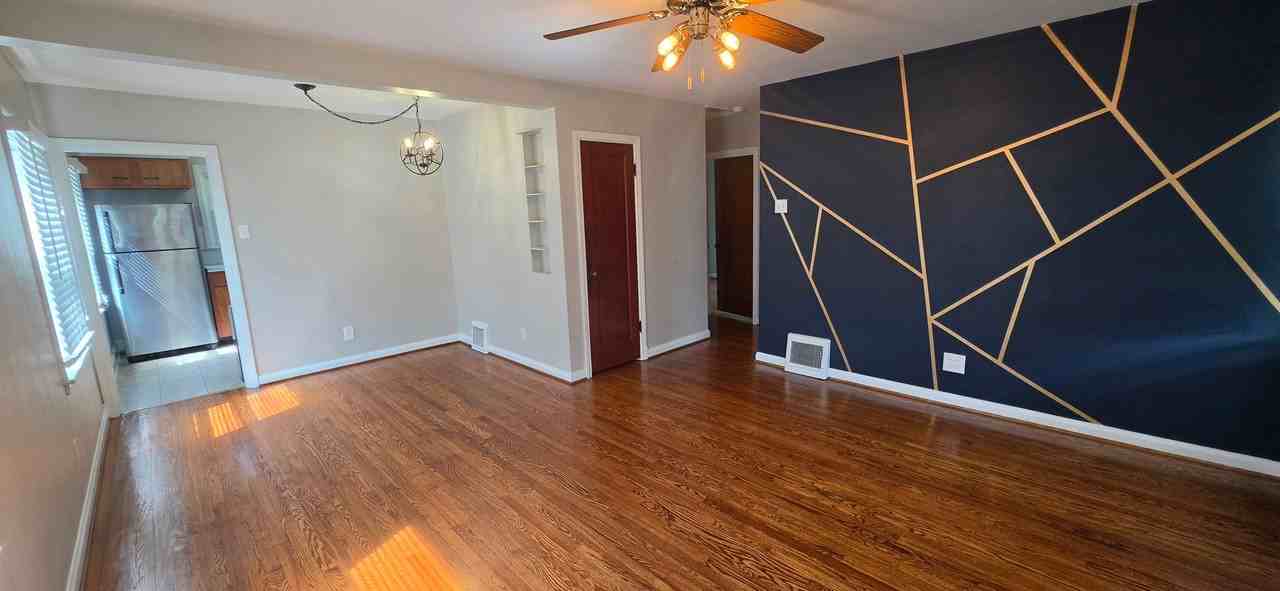 7047 Mardel Ave - Photo 5 of 39