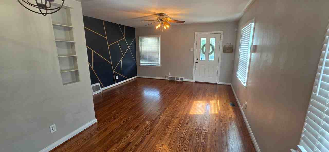 7047 Mardel Ave - Photo 6 of 39