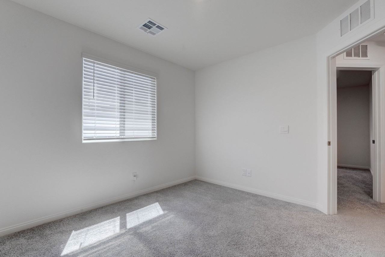 9938 Ullom Dr - Photo 3 of 41