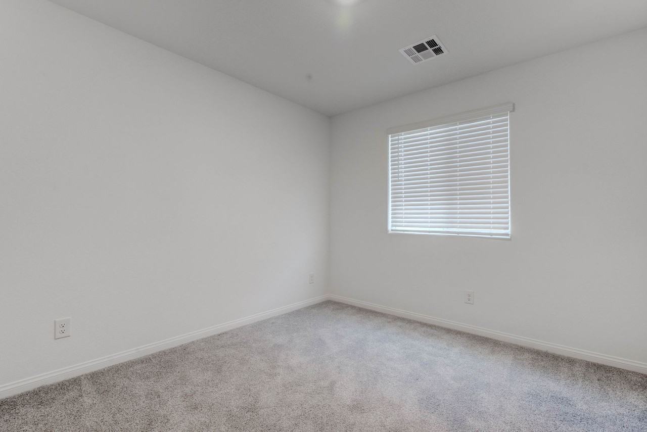 9938 Ullom Dr - Photo 5 of 41