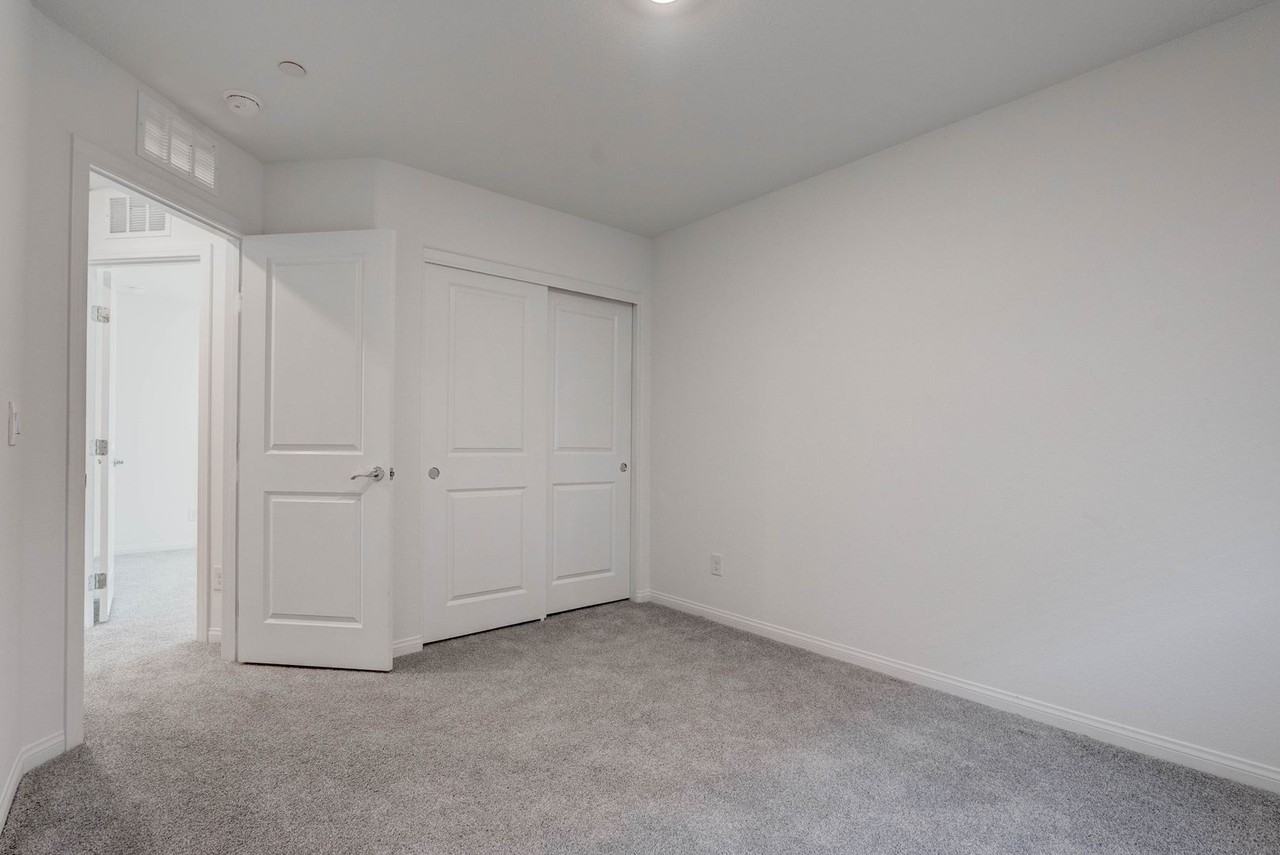 9938 Ullom Dr - Photo 6 of 41