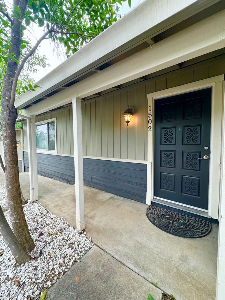 1502 Cottonwood Ave - Photo 3 of 25