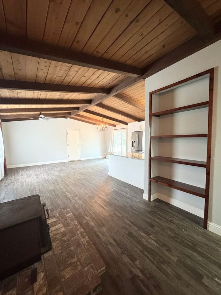1502 Cottonwood Ave - Photo 4 of 25