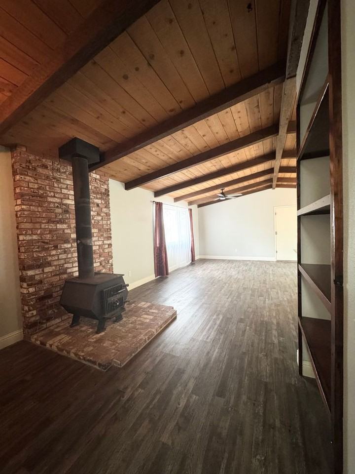 1502 Cottonwood Ave - Photo 5 of 25
