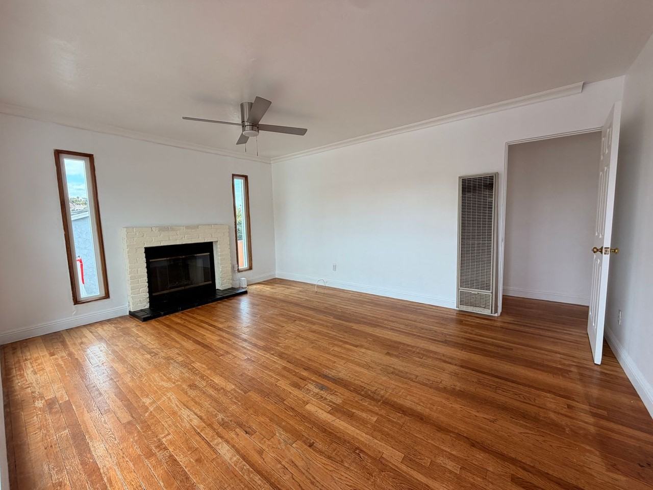 644 Cadman St - Photo 4 of 13