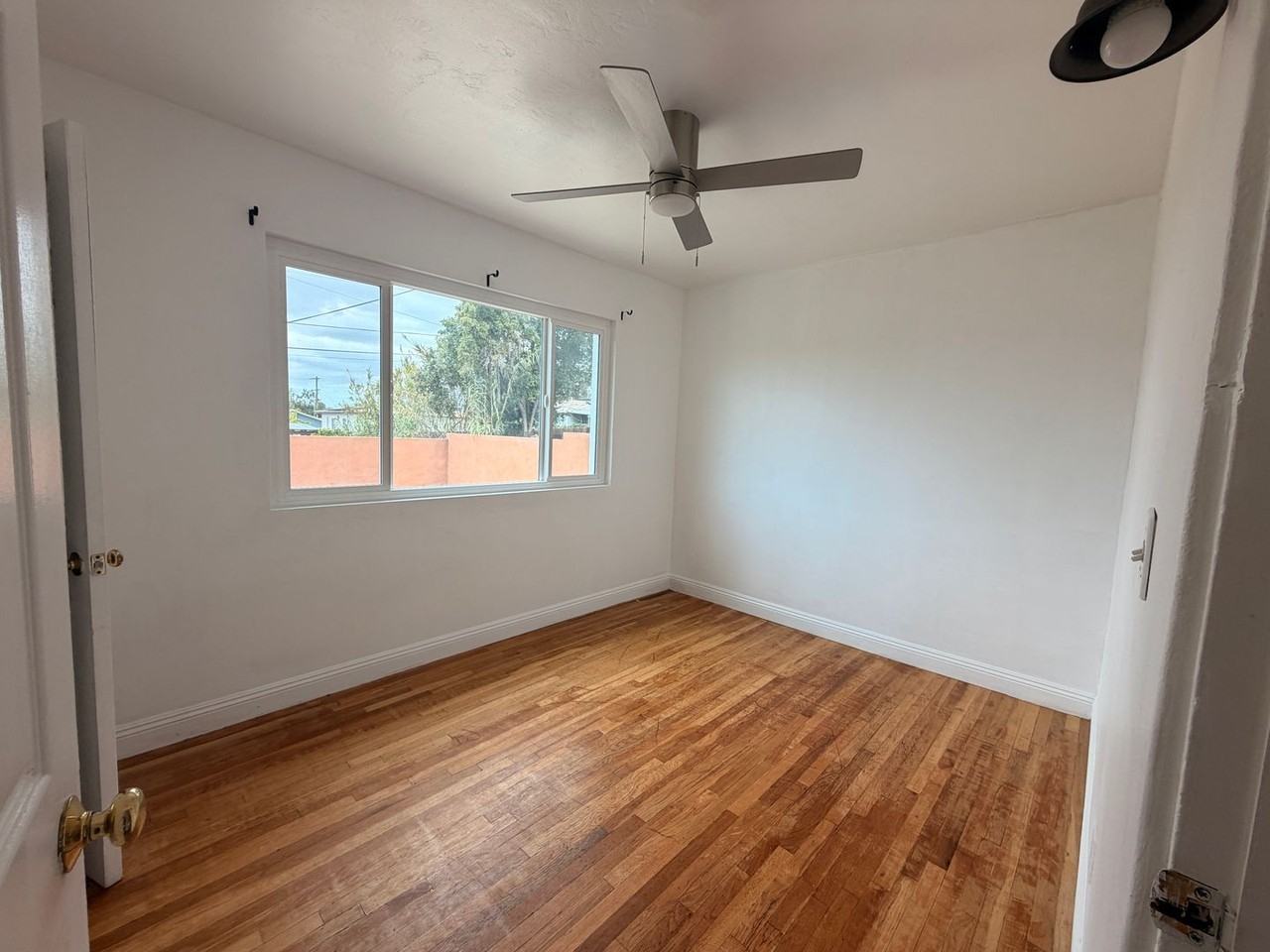 644 Cadman St - Photo 5 of 13