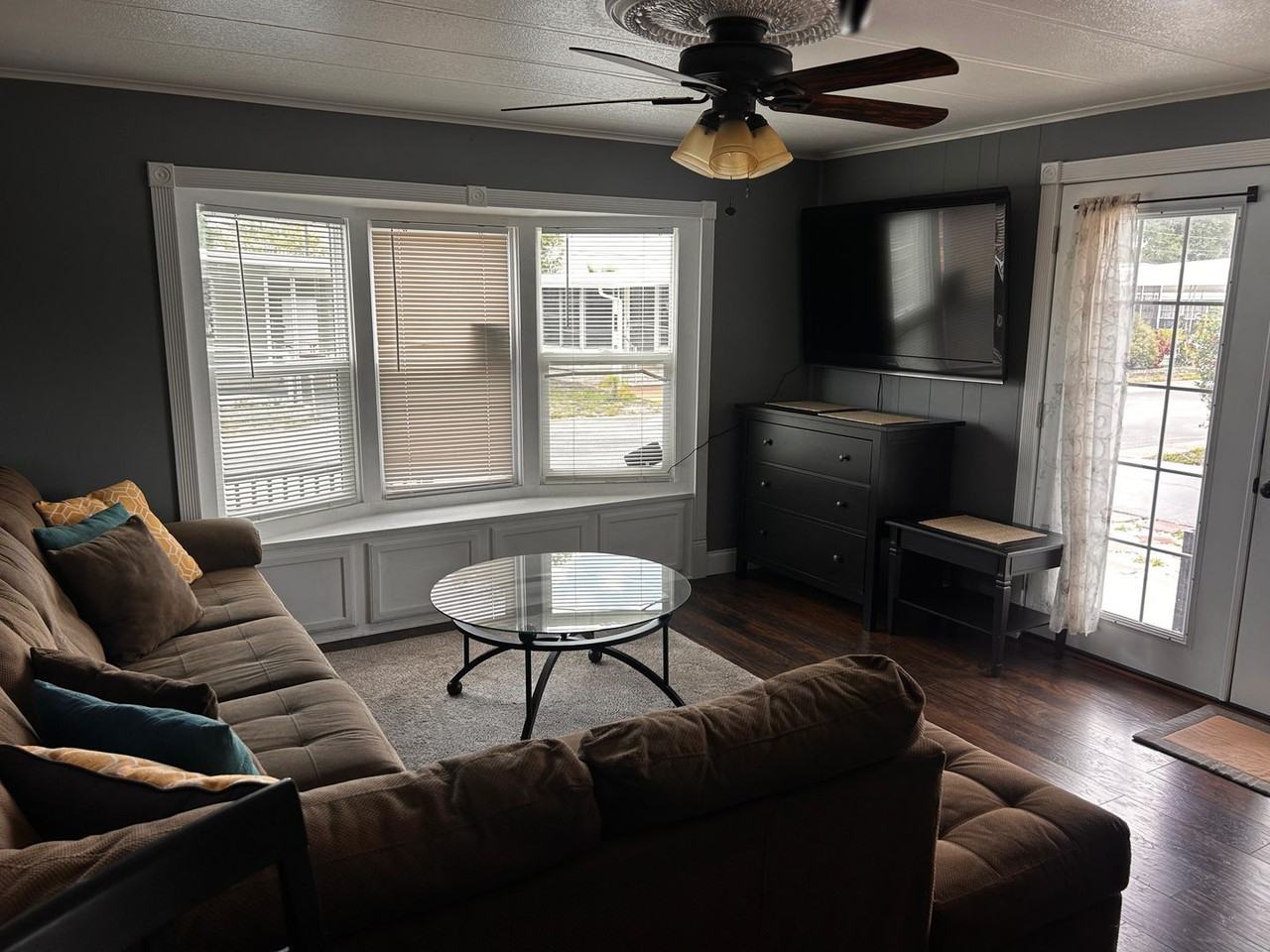 2291 E Bay Dr - Photo 2 of 6