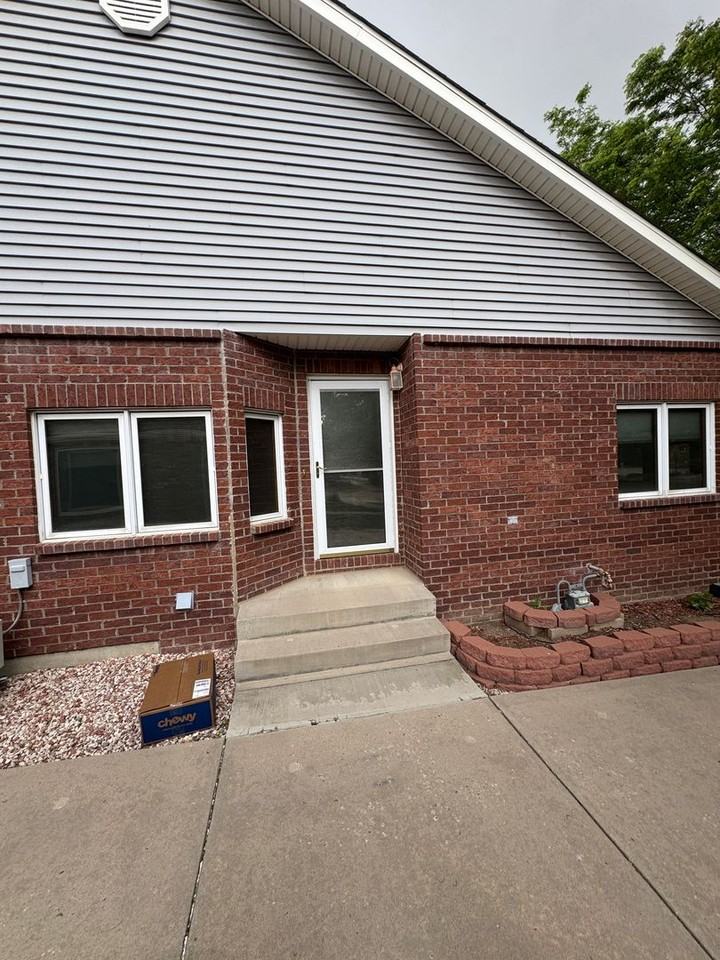2108 Sherwood Forest Ct - Photo 3 of 30