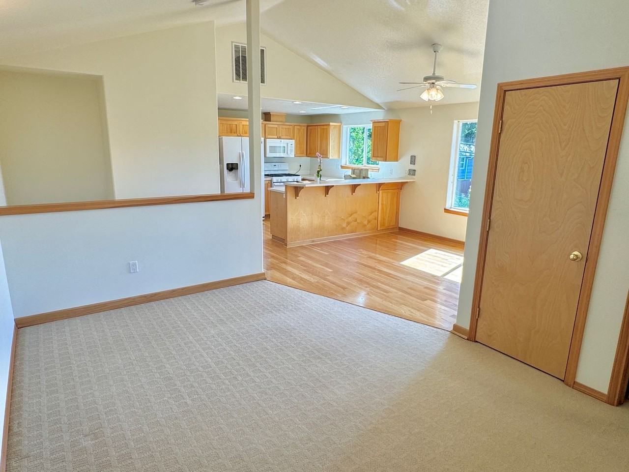 8702 Ne Glisan St - Photo 5 of 32