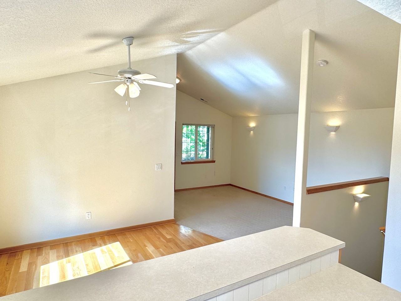 8702 Ne Glisan St - Photo 7 of 32