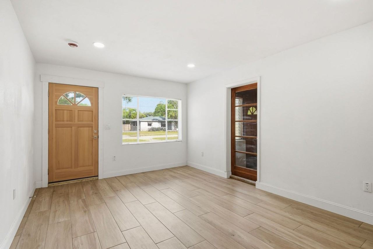 4325 S Coolidge Ave - Photo 4 of 27