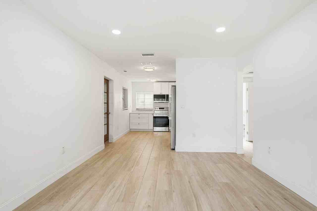 4325 S Coolidge Ave - Photo 7 of 27