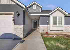 featured image of 1421 N Birch St