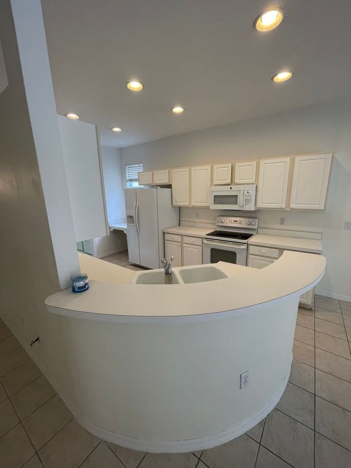870 Greystone Ln - Photo 5 of 34