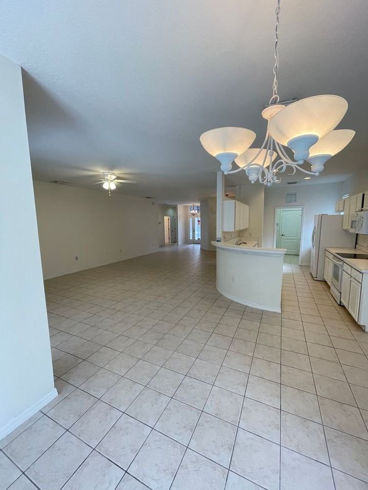 870 Greystone Ln - Photo 7 of 34