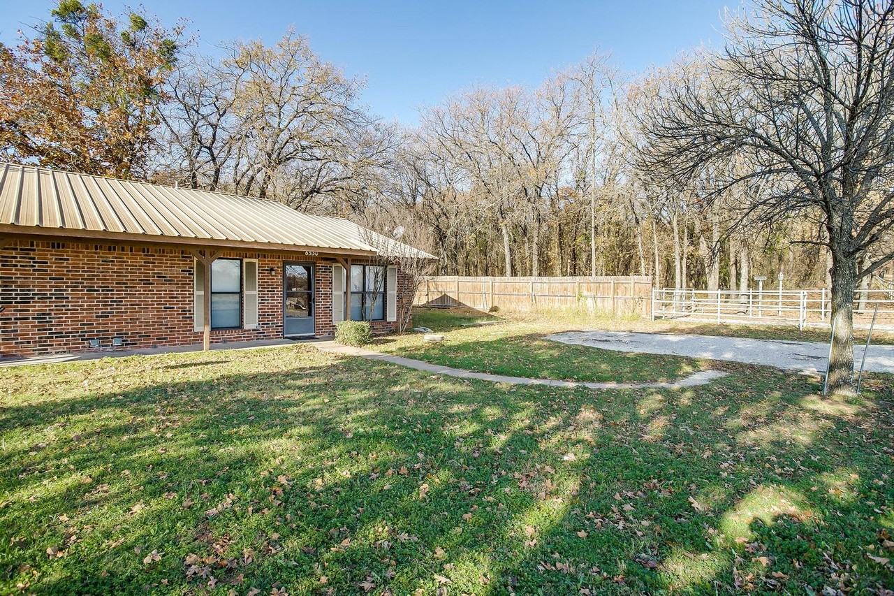 6530 Fall Creek Hwy - Photo 3 of 45