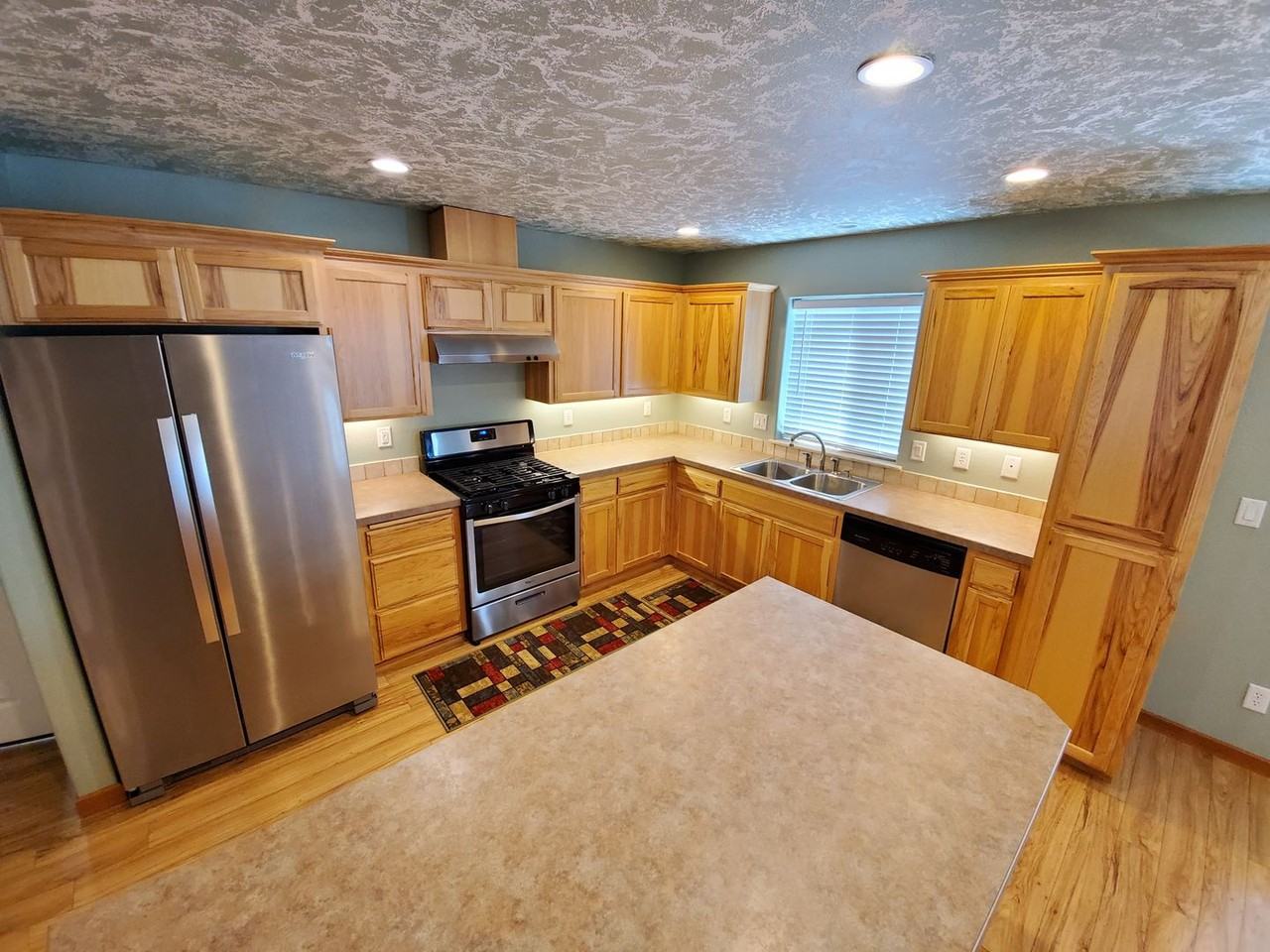 3800 Ryunkin St Se - Photo 4 of 20