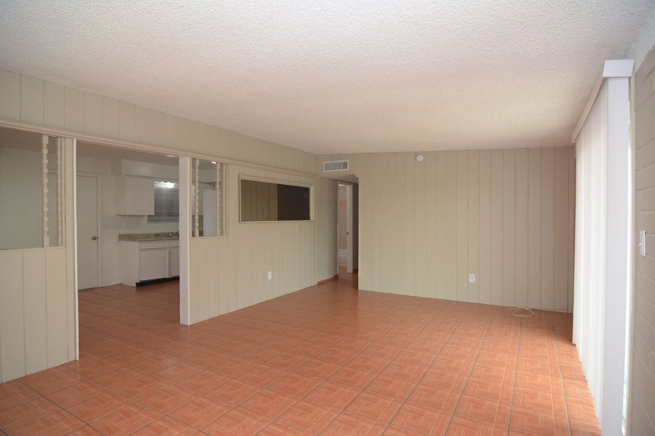 1074 W Pennsylvania St - Photo 3 of 17