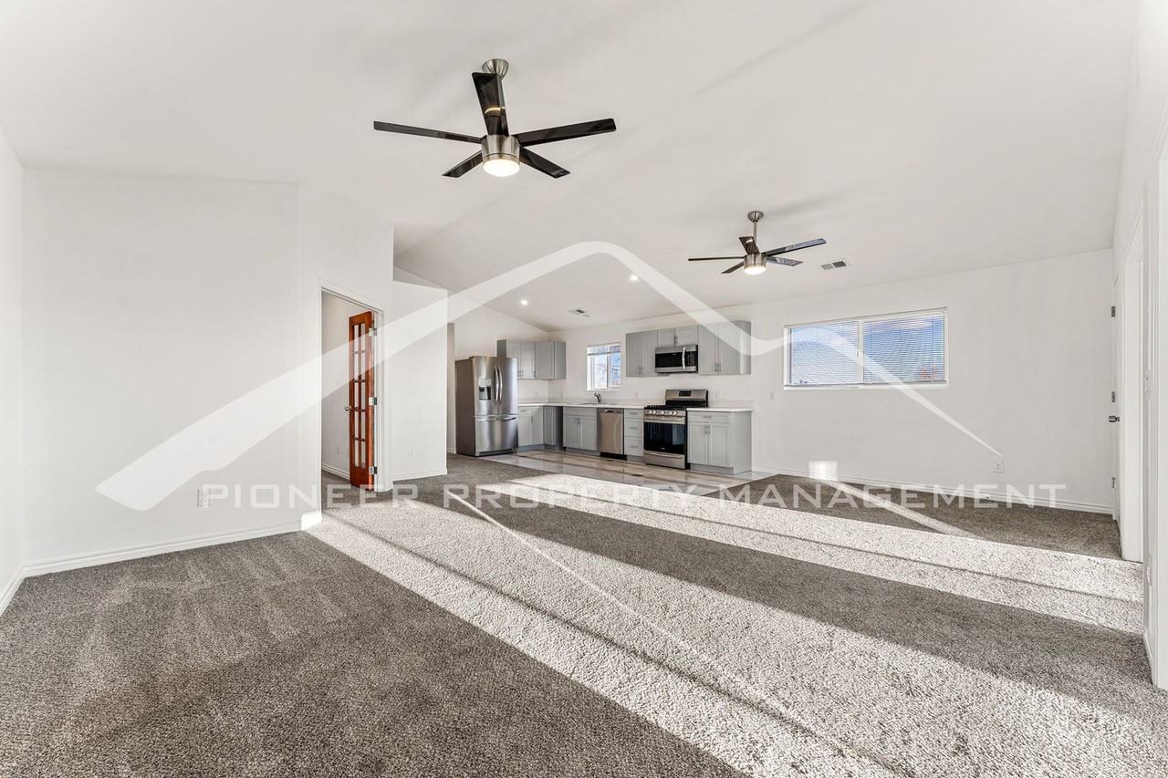 6634 Julian St - Photo 3 of 18