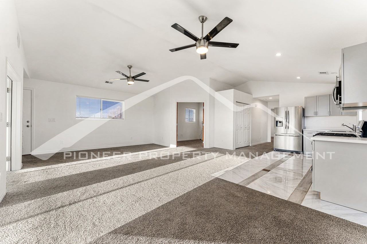 6634 Julian St - Photo 4 of 18