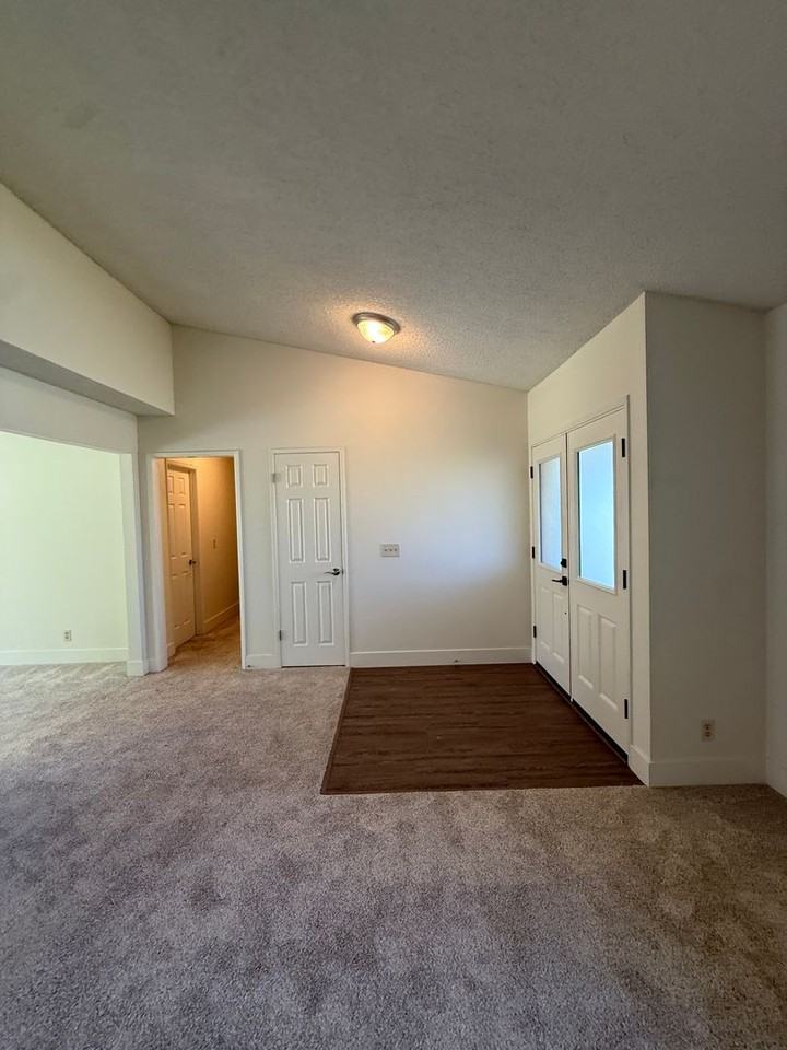 1406 Oak Knoll Rd - Photo 3 of 48