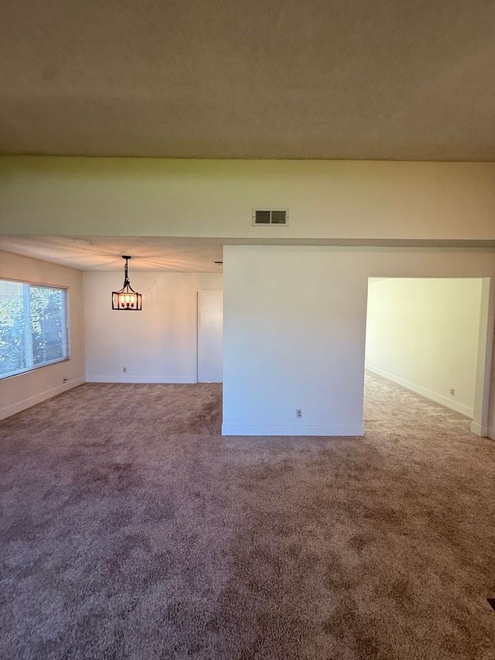 1406 Oak Knoll Rd - Photo 7 of 48