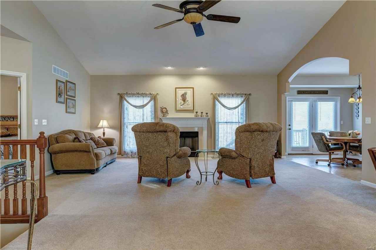 310 Royallsprings Pkwy - Photo 5 of 46
