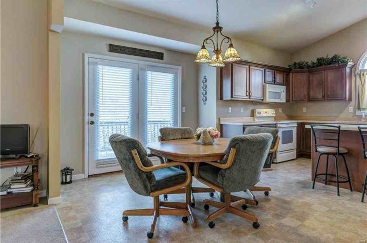 310 Royallsprings Pkwy - Photo 6 of 46