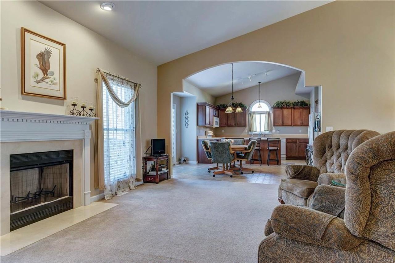 310 Royallsprings Pkwy - Photo 7 of 46